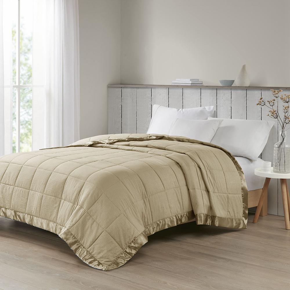 Oversized Down Alternative Blanket with Satin Trim. Picture 4