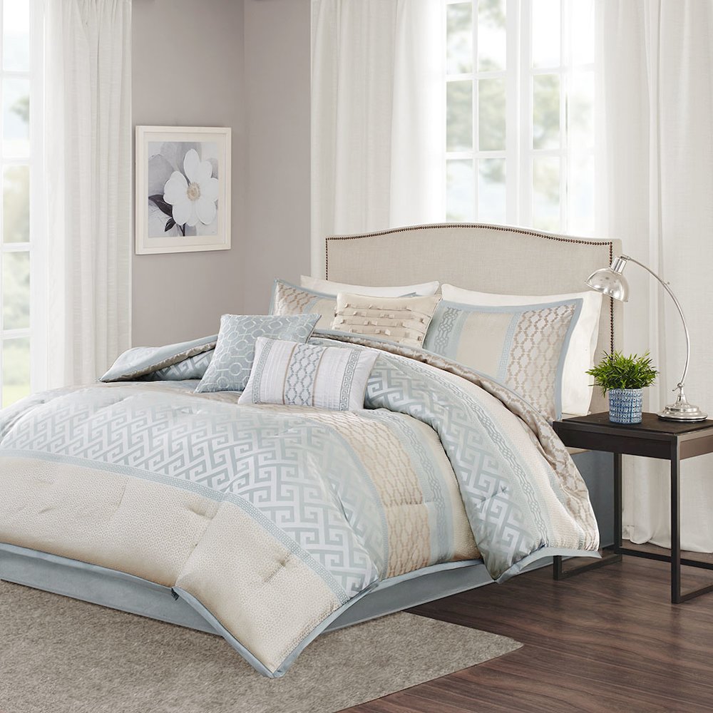 7 Piece Comforter Set. Picture 1