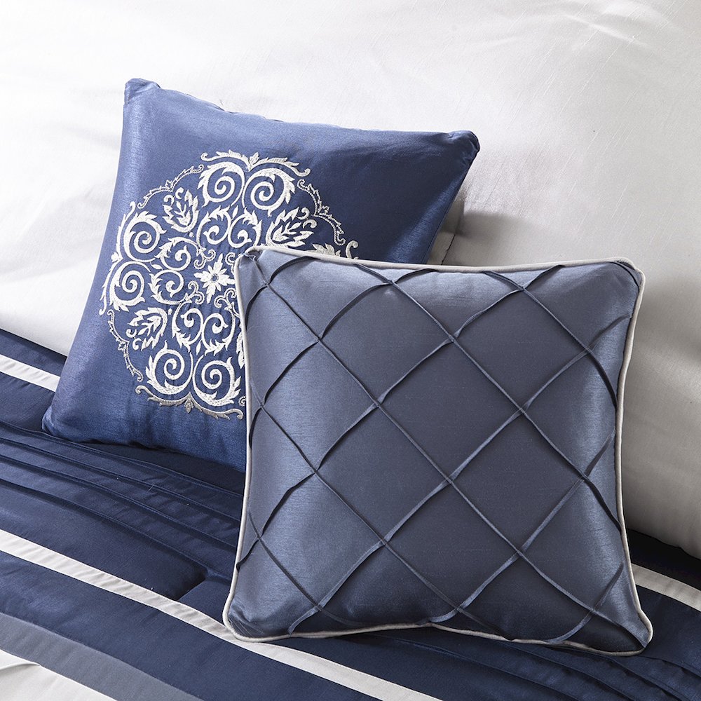 7 Piece Comforter Set. Picture 3