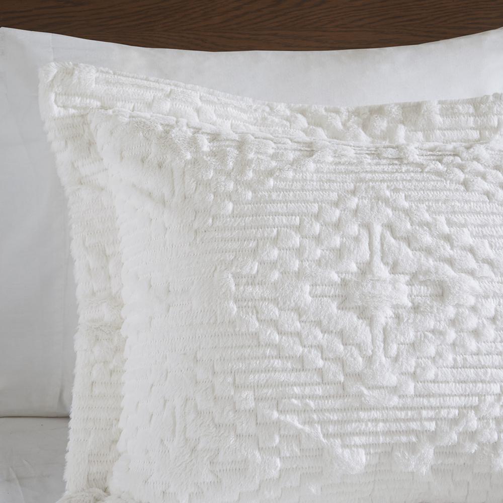 Embroidered Plush Quilt Set. Picture 2