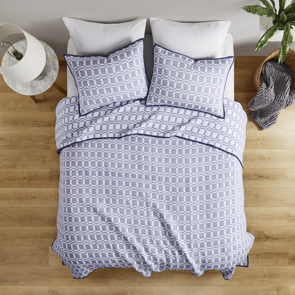 3 Piece Reversible Matelasse Coverlet Set. Picture 4