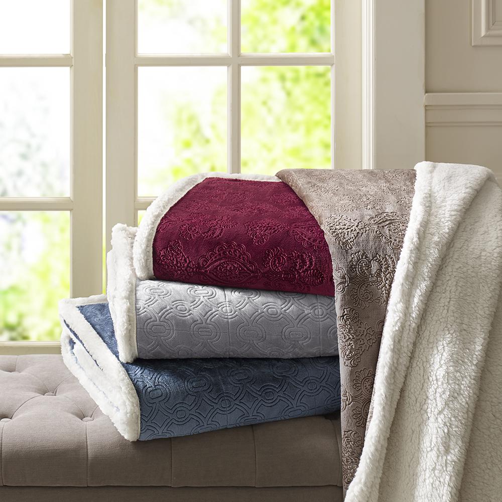 Oversized Textured Plush Throw. Picture 2