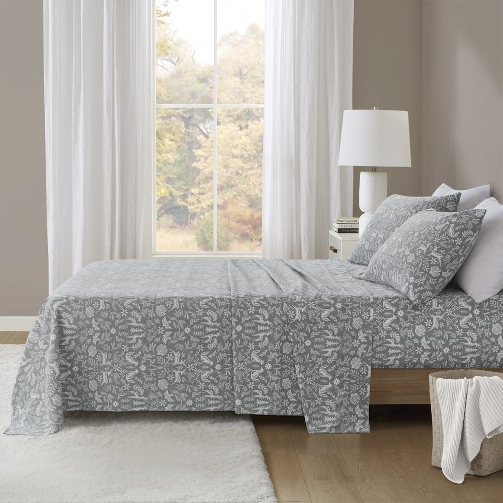 Oversized Cotton Flannel 4 Piece Sheet Set in Sage Winter Fauna. Picture 5