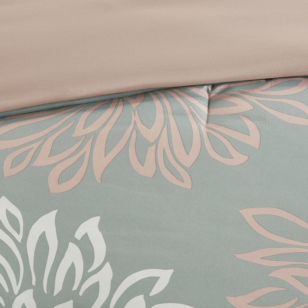 9 Piece Comforter Set with Cotton Bed Sheets. Picture 1