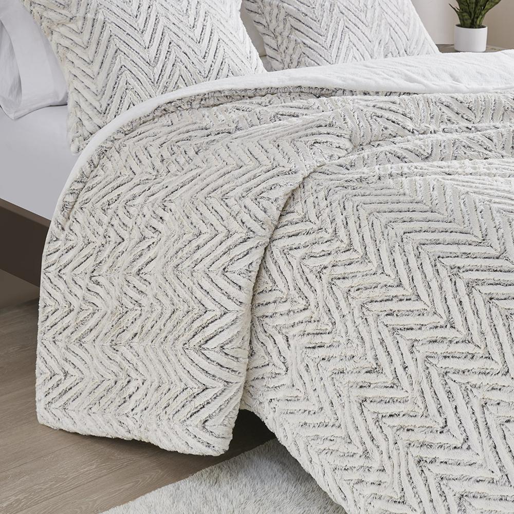 Ultra Plush Down Alternative Comforter Set. Picture 3