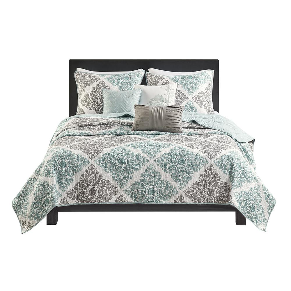 6 Piece Printed Quilt Set with Throw Pillows. Picture 1
