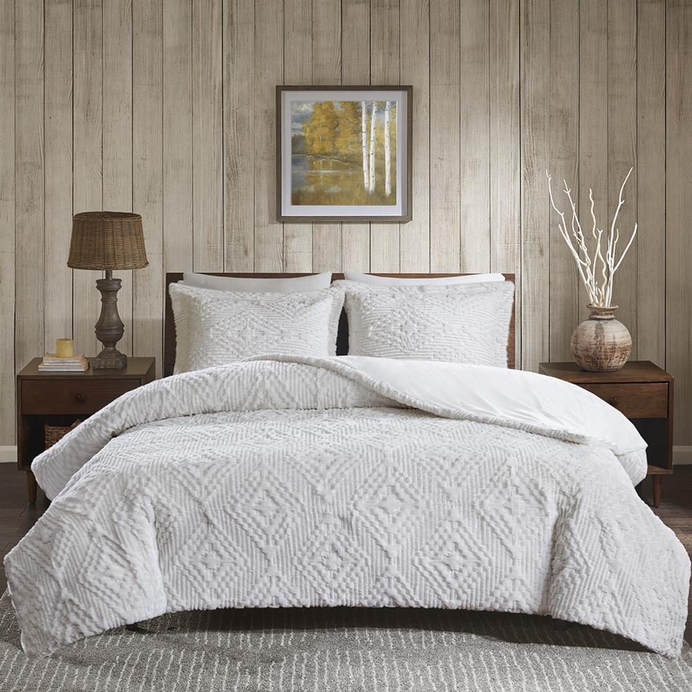 Embroidered Plush Quilt Set. Picture 5