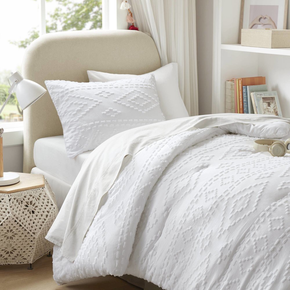 Gigi Comforter Mini Set, White color. Picture 2