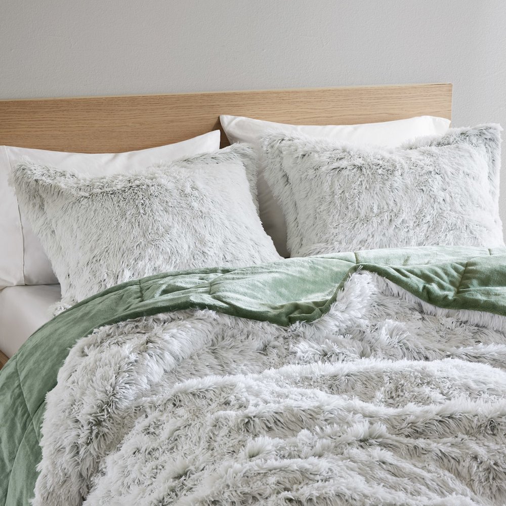 Malea Shaggy Faux Fur Comforter Mini Set in Green/White Color. Picture 5