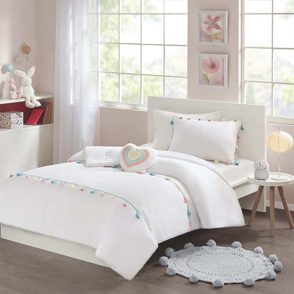Tassel Comforter Set with Heart Shaped Throw Pillow. Picture 4
