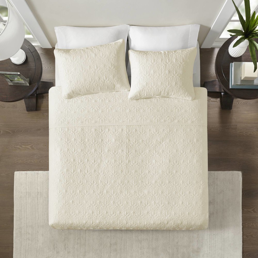 Quebec 3 Piece Reversible Quilt Set, Cream color. Picture 4