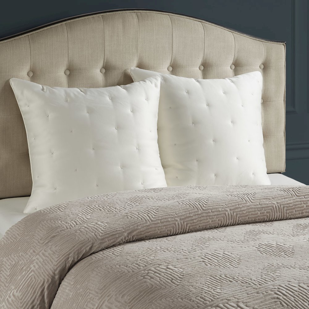 Oversized Velvet Comforter Set with Euro Shams and Throw Pillows. Picture 4