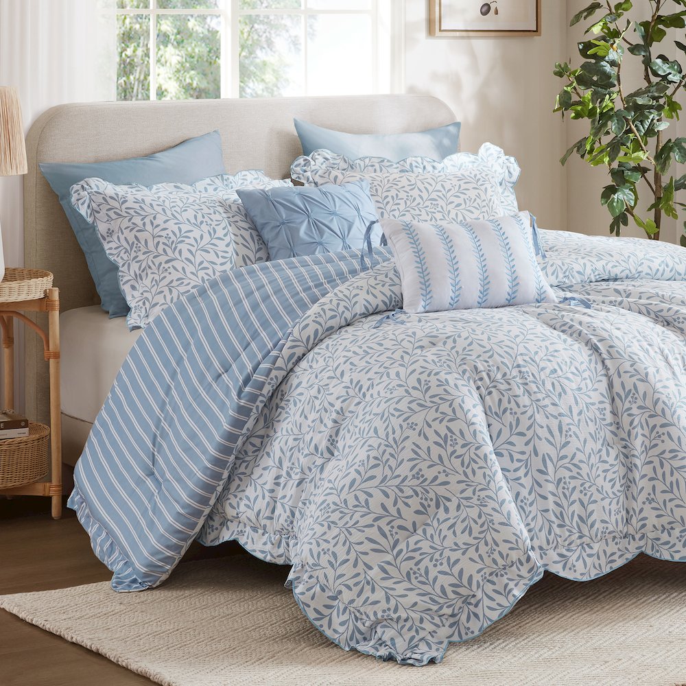 Darcy 5 Piece Print Comforter Set. Picture 2