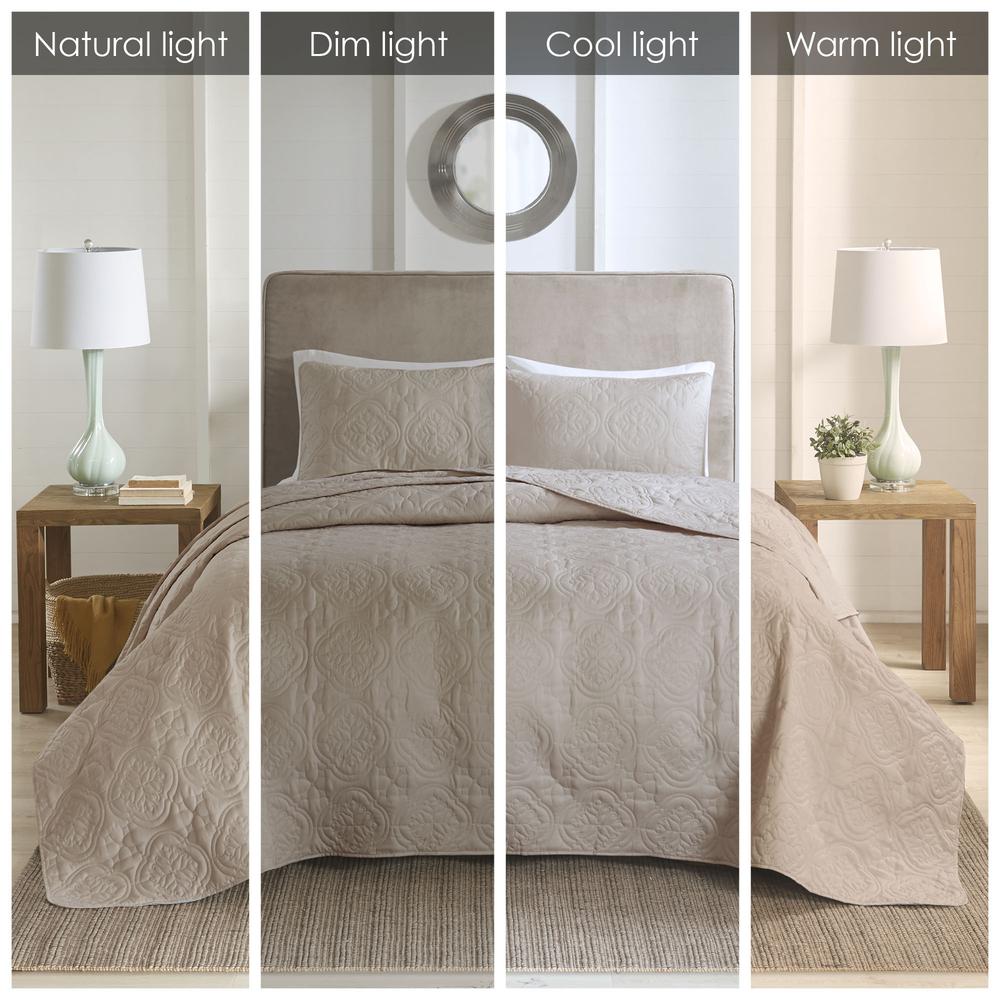 Oakley 3 Piece Reversible Bedspread Set, Khaki color. Picture 3