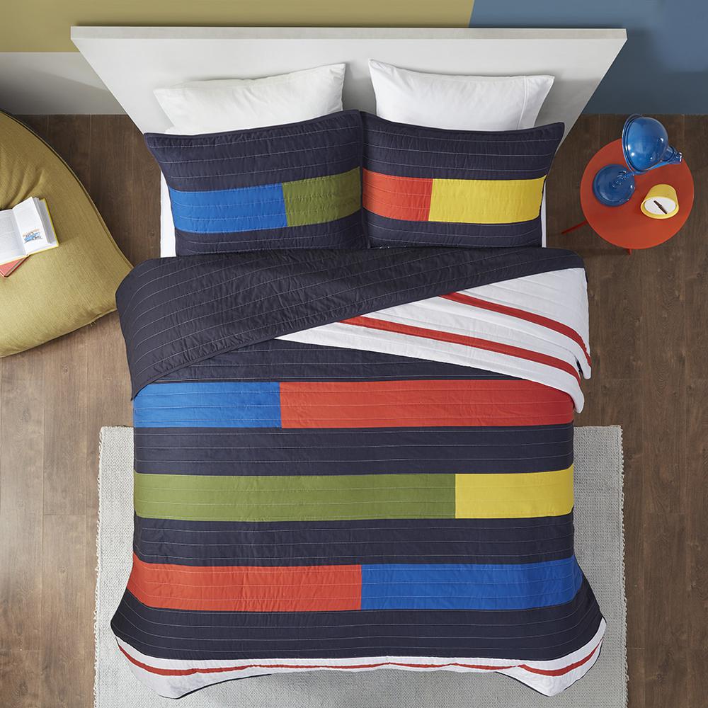 Stripe Printed Quilt Set. Picture 2