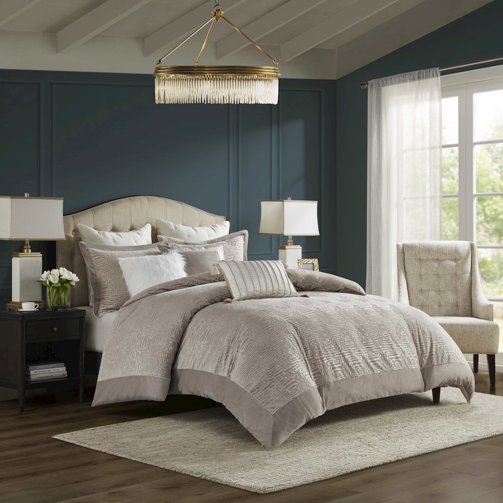 Oversized Velvet Comforter Set with Euro Shams and Throw Pillows. Picture 2