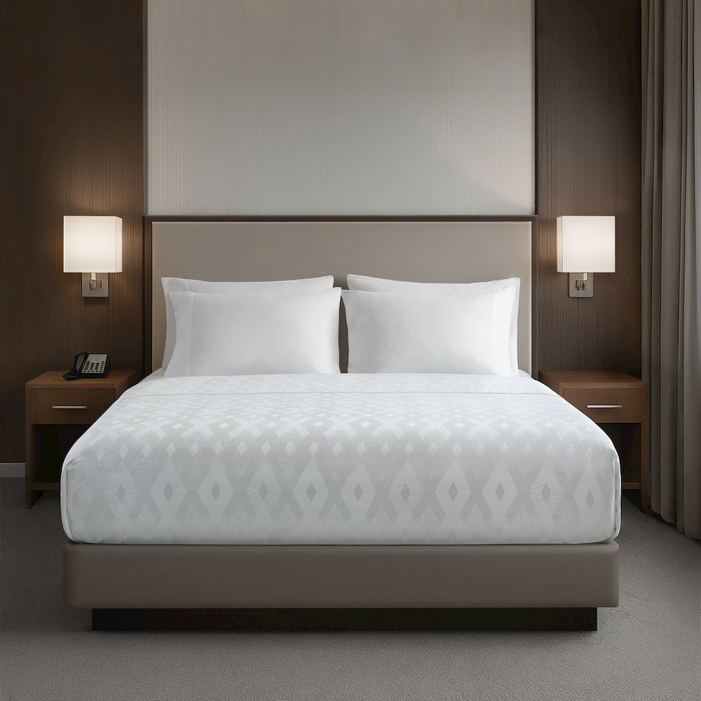 Jacquard Essential Nova Coverlet. Picture 3
