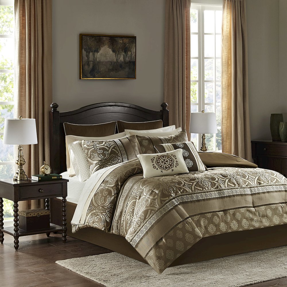 16 Piece Jacquard Comforter Set with 2 Bed Sheet Sets. Picture 4
