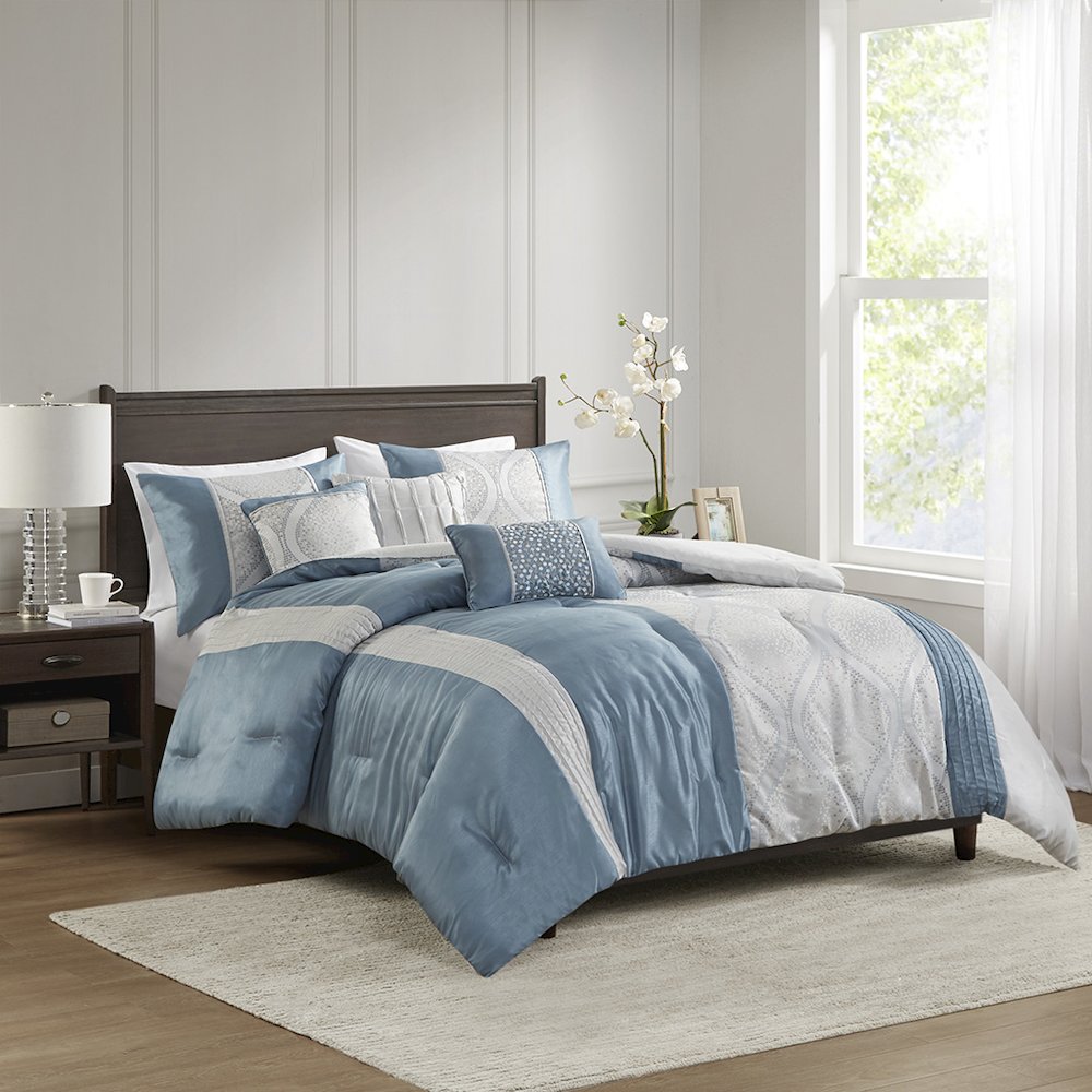 6 Piece Jacquard Comforter Set with Throw Pillows. Picture 3
