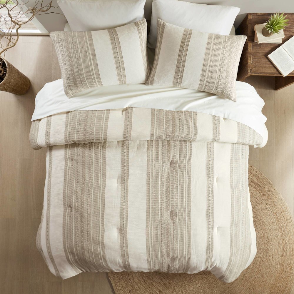 Mesa Comforter 3 PCS Set, Tan color. Picture 3