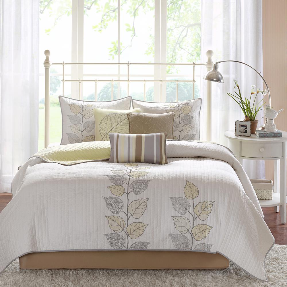 6 Piece Embroidered Quilt Set with Throw Pillows. Picture 4