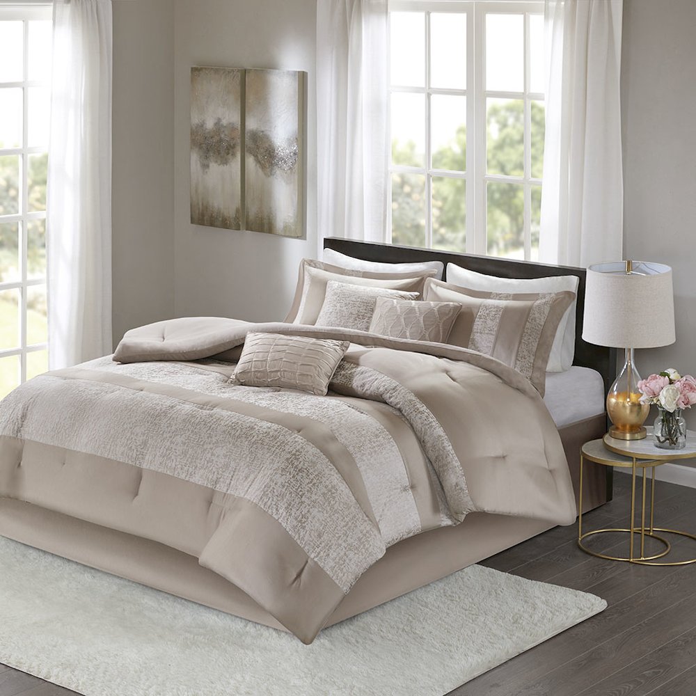 7 Piece Chenille Jacquard Comforter Set. Picture 4
