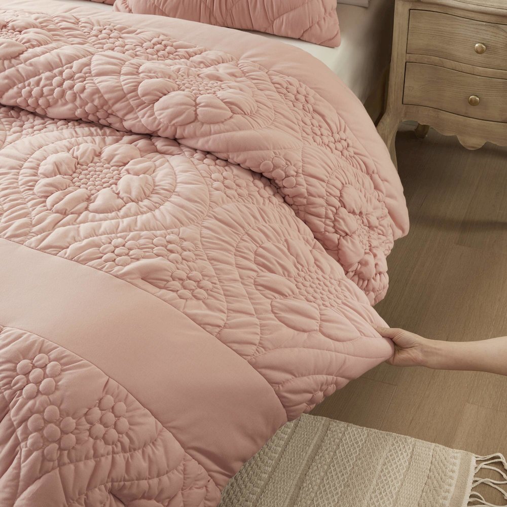 Elise Comforter Set, Pink color. Picture 2