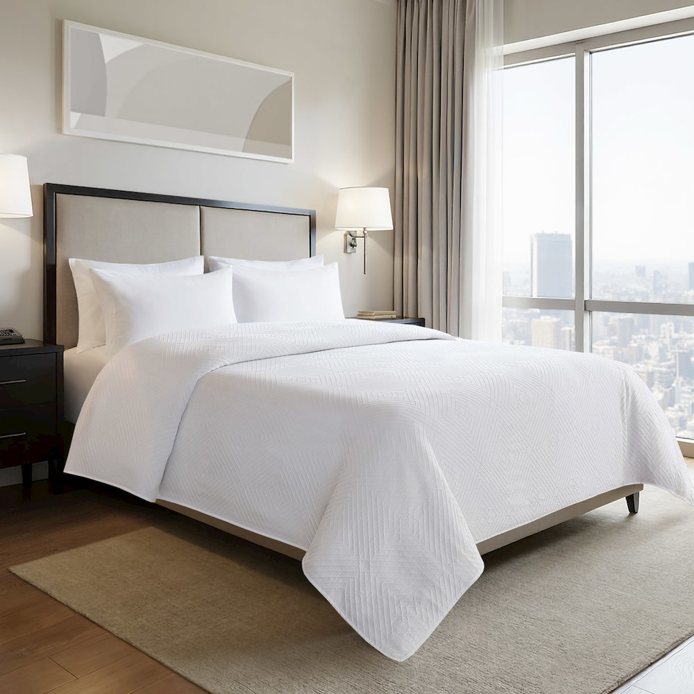 Jacquard Essential Lark Coverlet. Picture 1