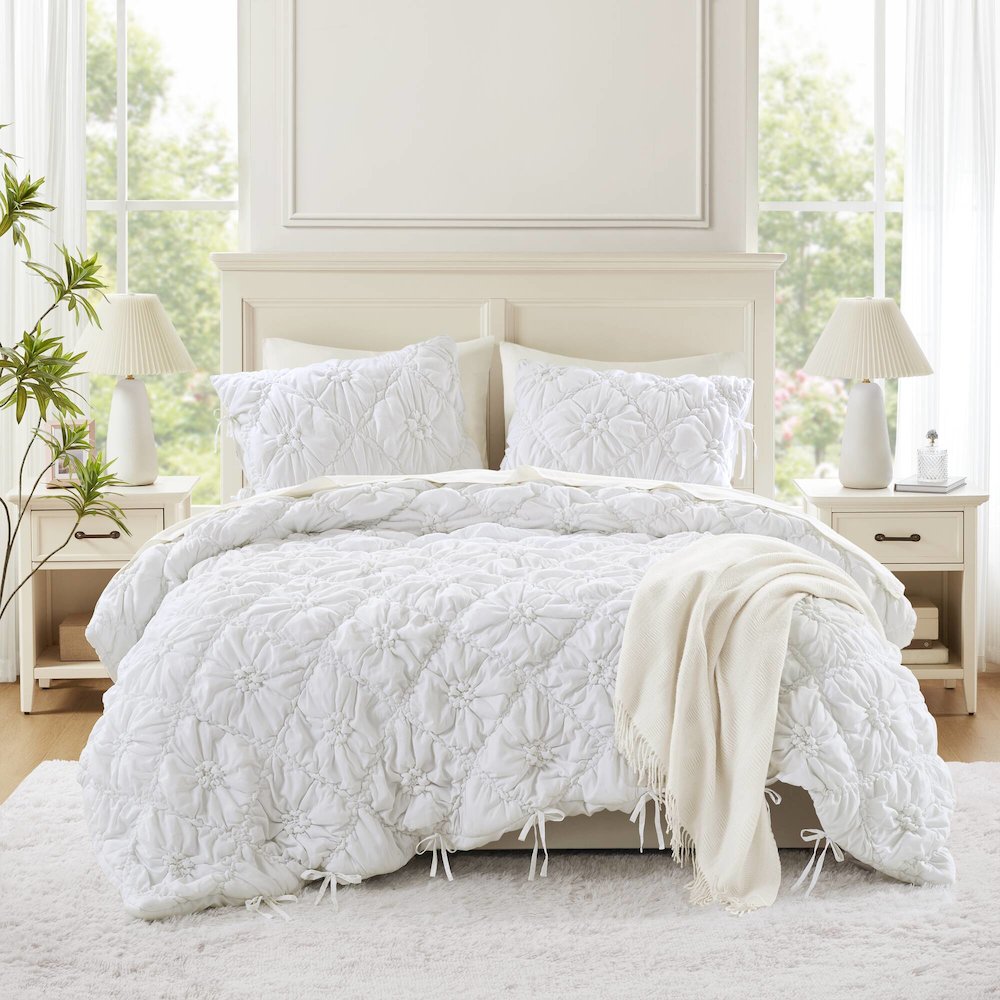 Lily 3PCS Comforter Set, White color. Picture 1