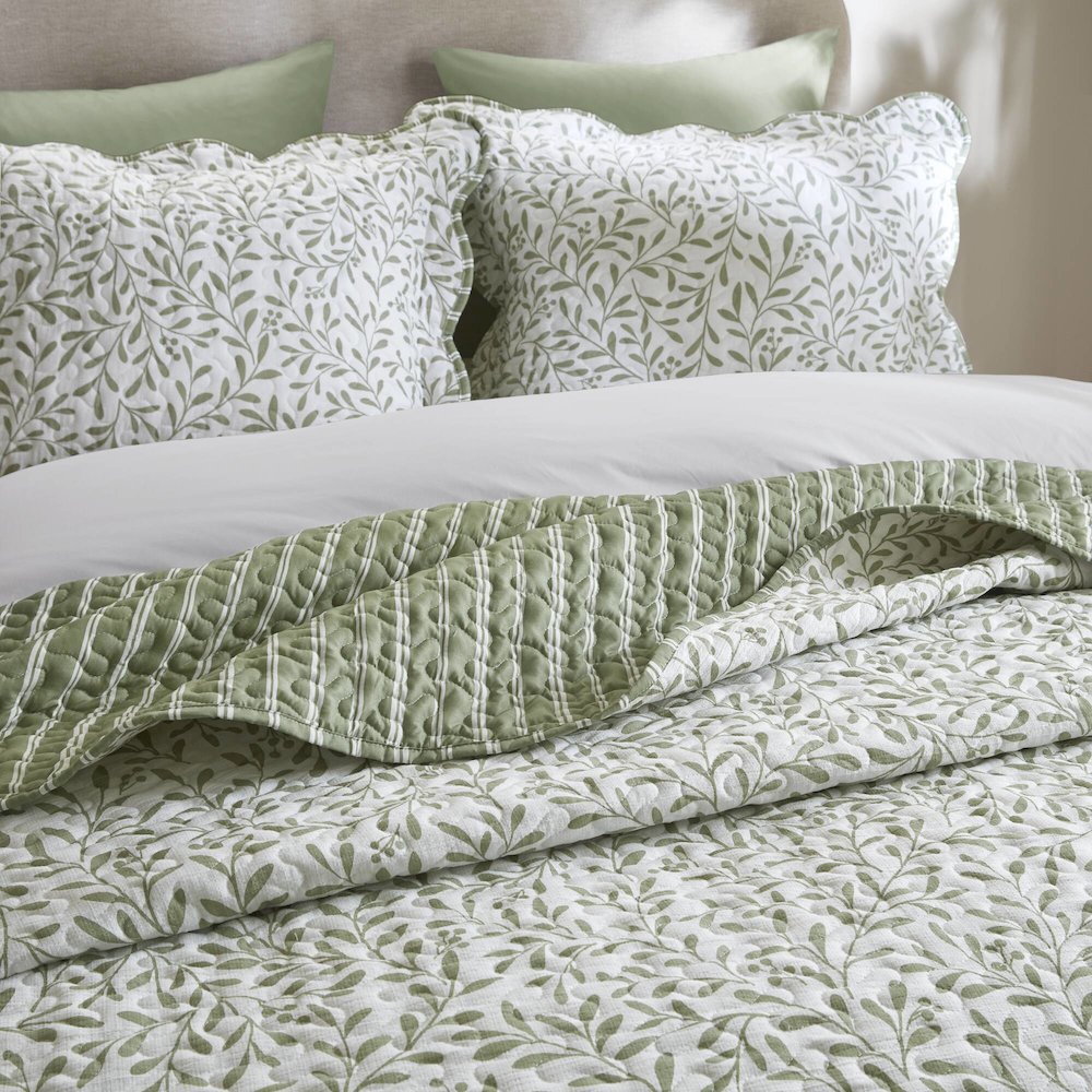 Darcy 3 Piece Print Quilt Set. Picture 5