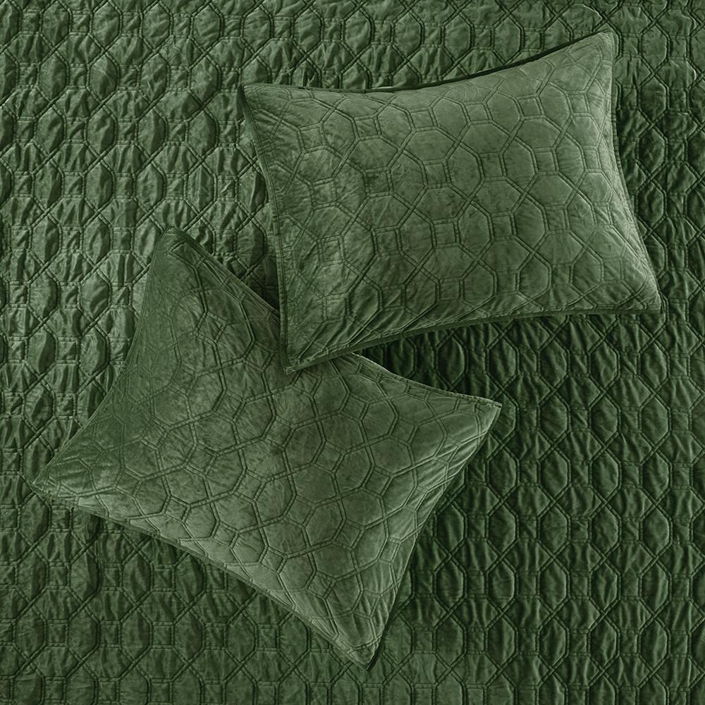 Harper 3 Piece Velvet Quilt Set, Green color. Picture 2