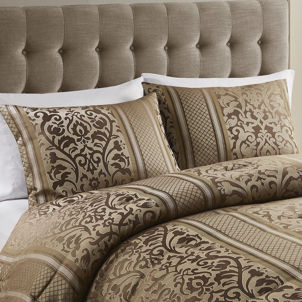 6 Piece Jacquard Comforter Set with Throw Pillows. Picture 5