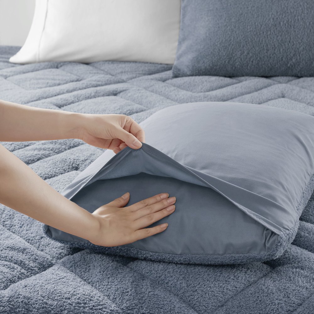 Double Diamond Quilted Teddy Comforter Set. Picture 2