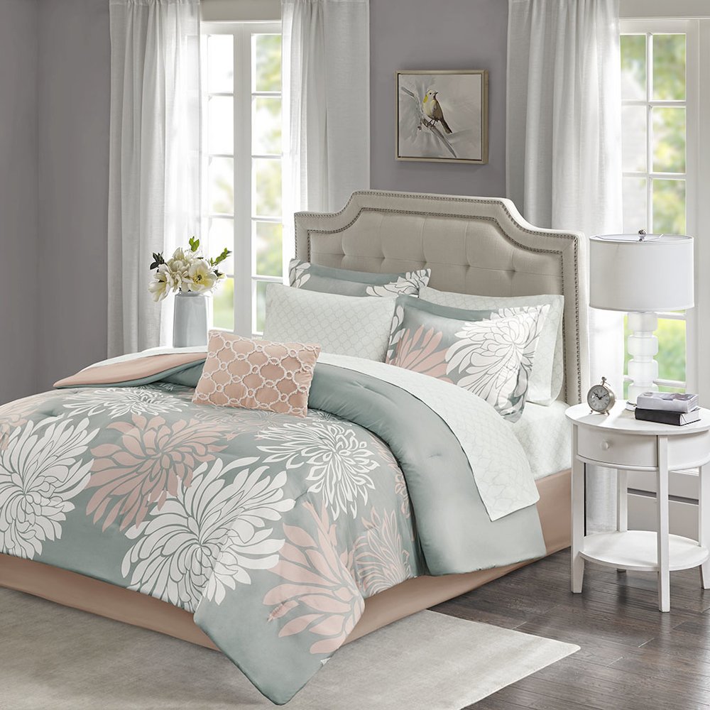 9 Piece Comforter Set with Cotton Bed Sheets. Picture 4