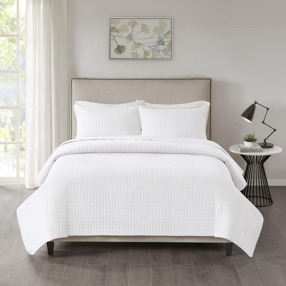 Otto 3 Piece Reversible Quilt Set, White color. Picture 2