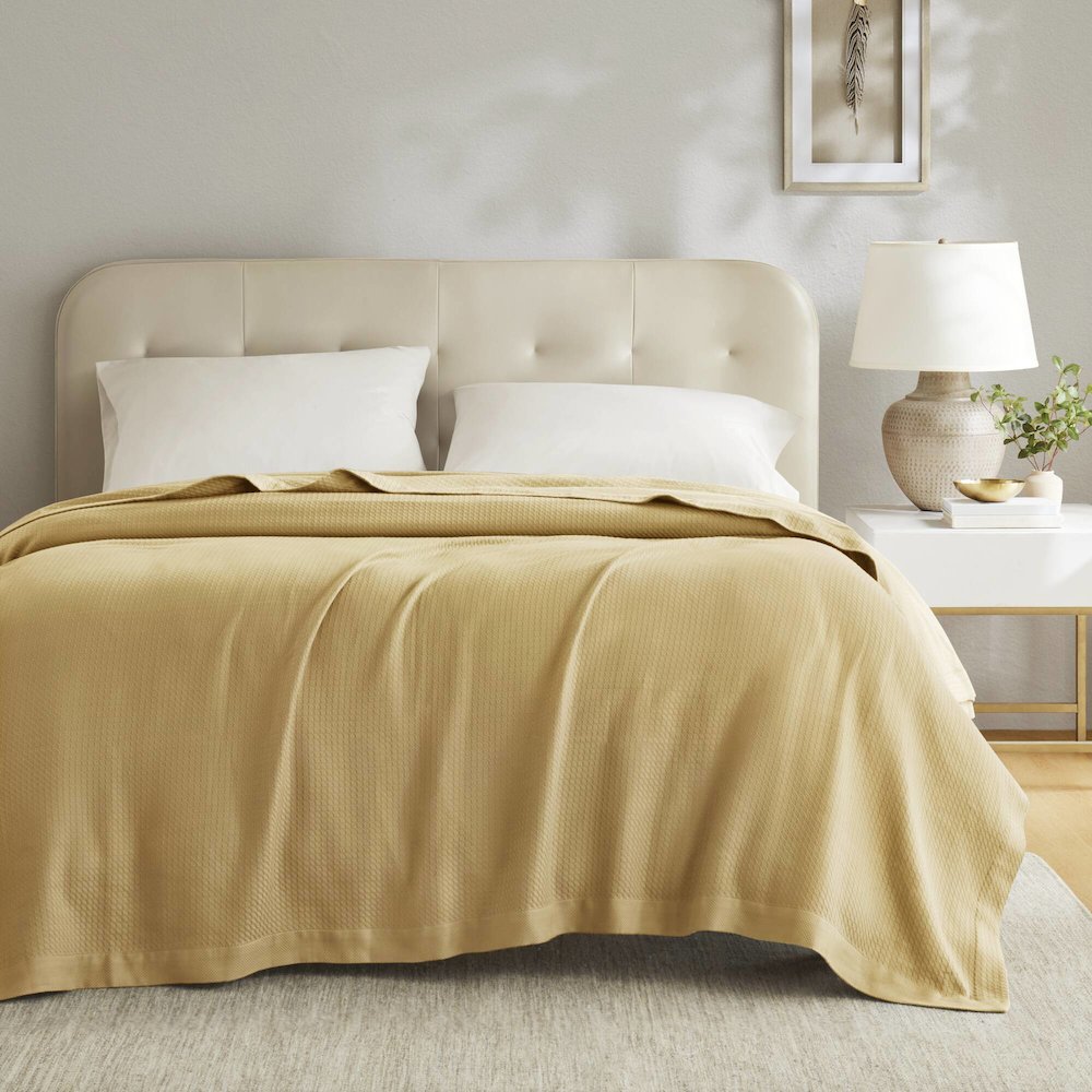 Egyptian Cotton Blanket, Mustard color. Picture 2