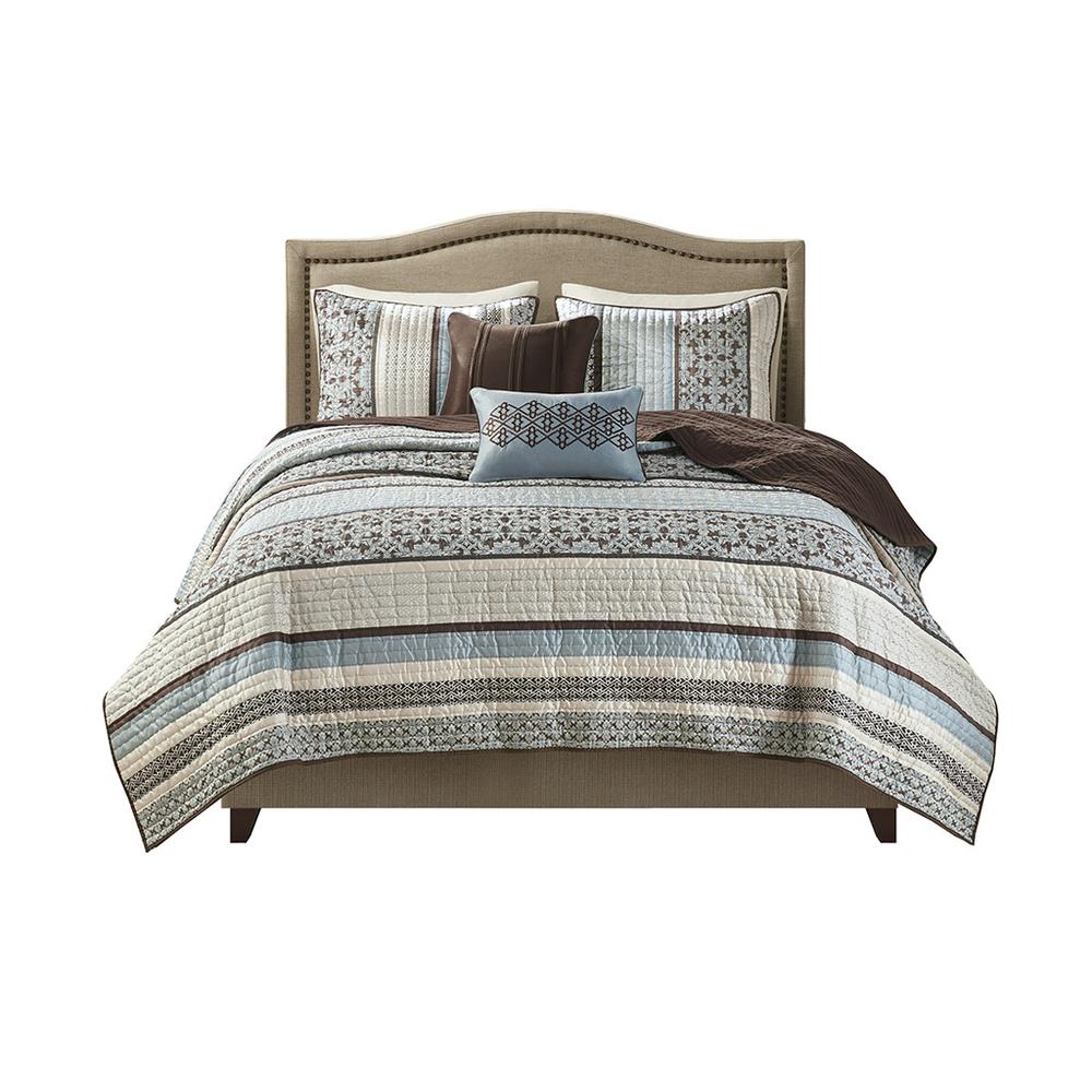 5 Piece Jacquard Quilt Set with Throw Pillows. Picture 1