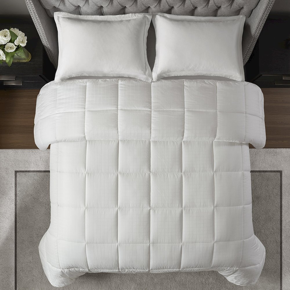 Premium Comforter. Picture 3