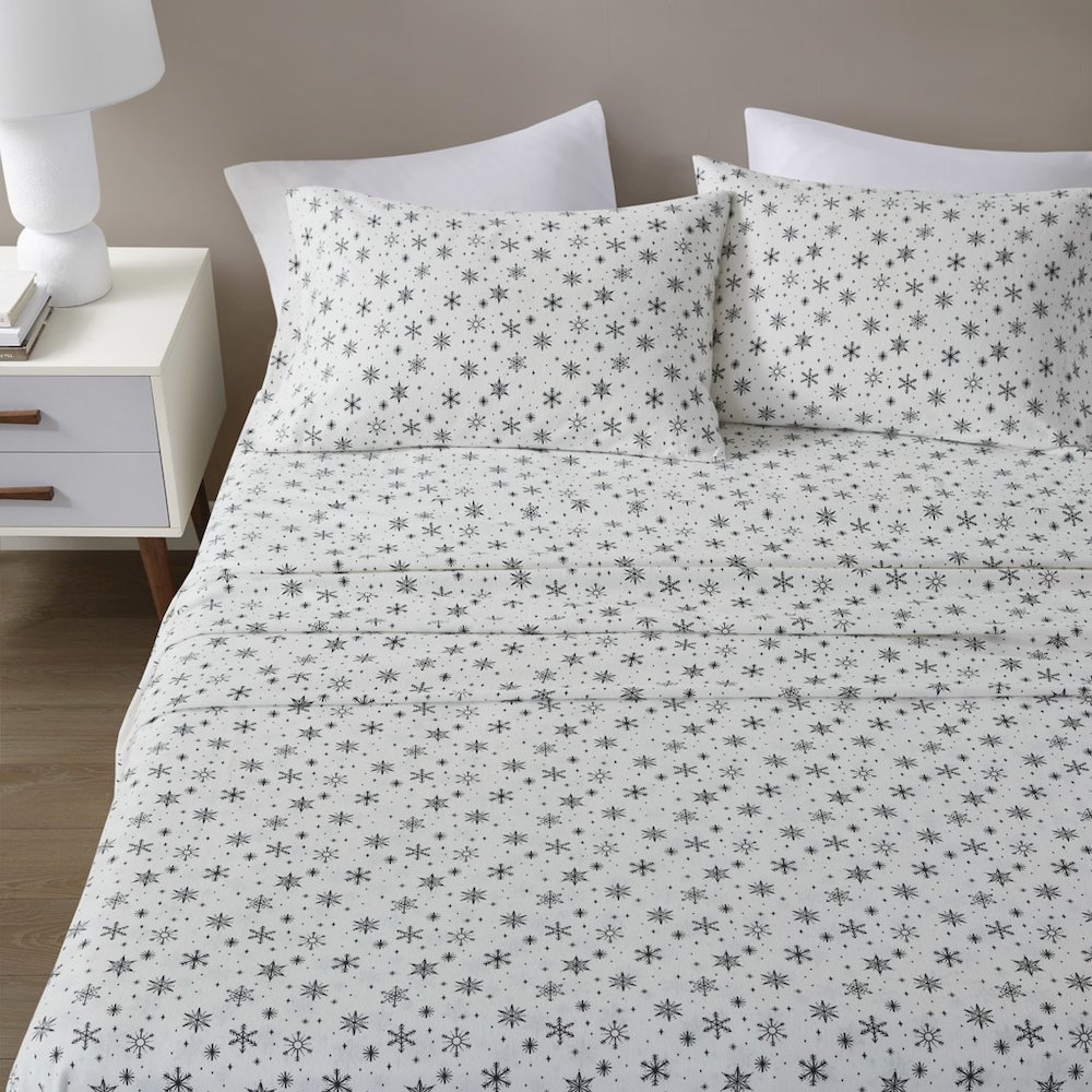 Oversized Cotton Flannel 4 Piece Sheet Set in Black Snowflakes. Picture 3