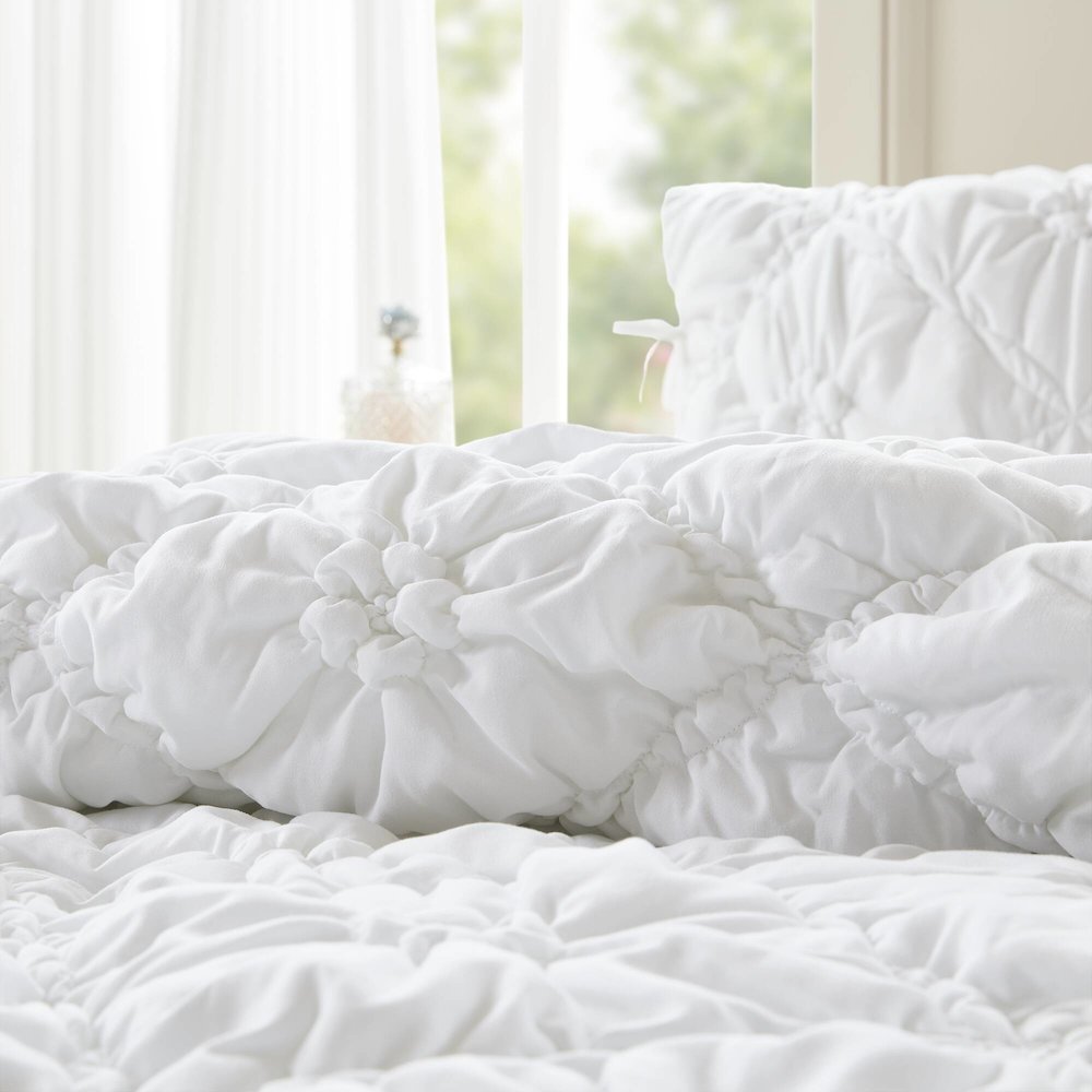 Lily 3PCS Comforter Set, White color. Picture 4