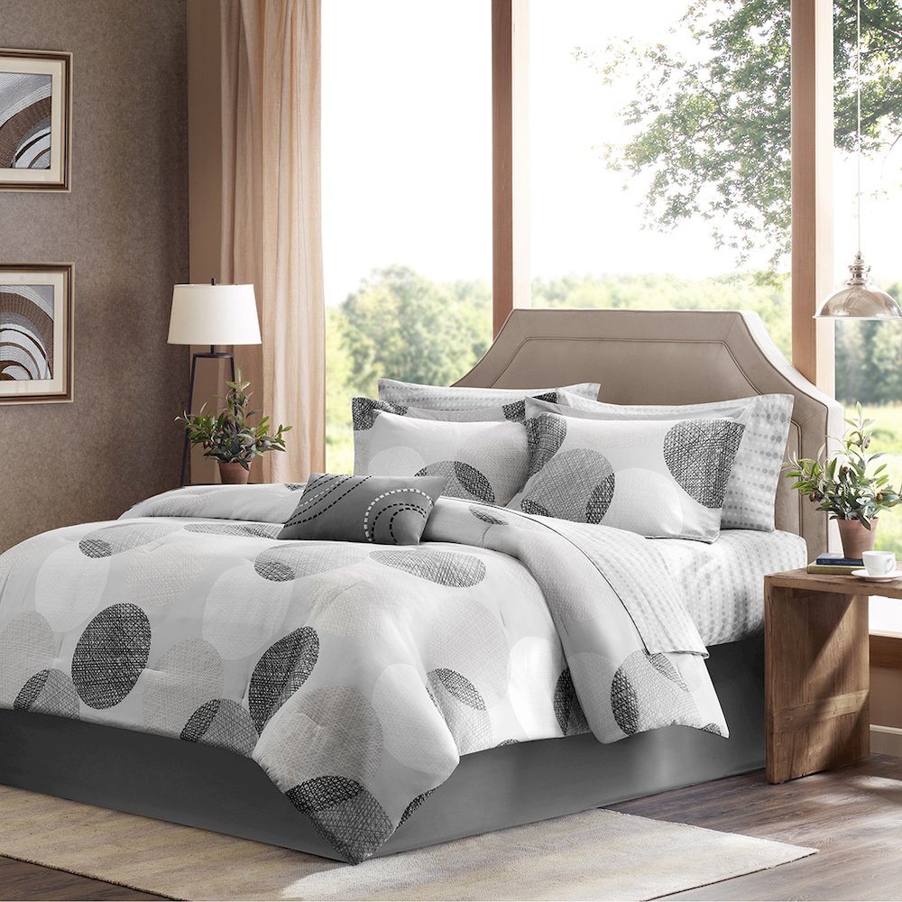 9 Piece Comforter Set with Cotton Bed Sheets. Picture 1
