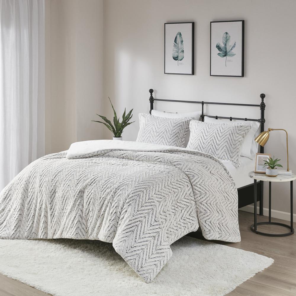 Ultra Plush Down Alternative Comforter Set. Picture 4