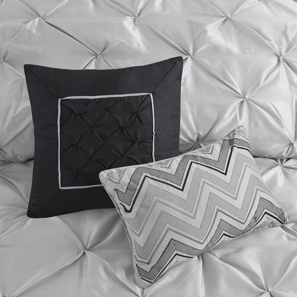 Laurel 100% Polyester Pieced Pleated 7pcs Tufted Comforter Set. Picture 5