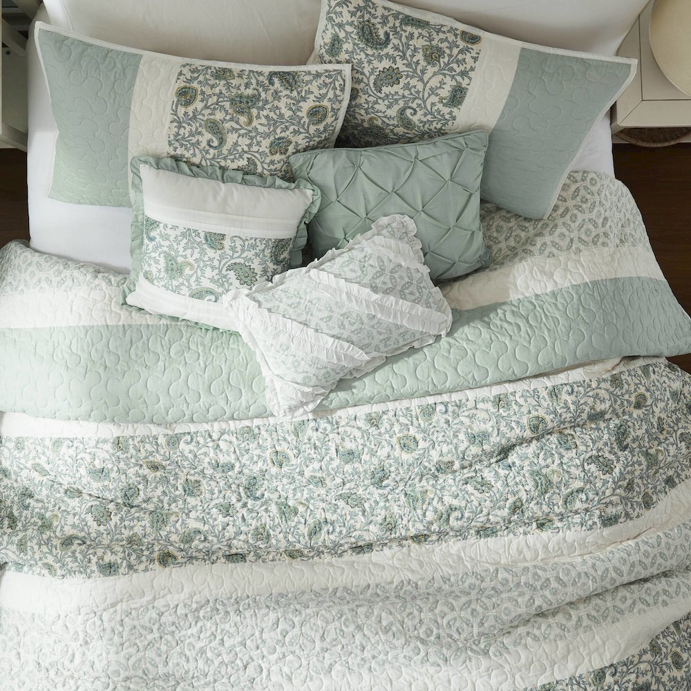 6 Piece Cotton Percale Quilt Set with Throw Pillows. Picture 3