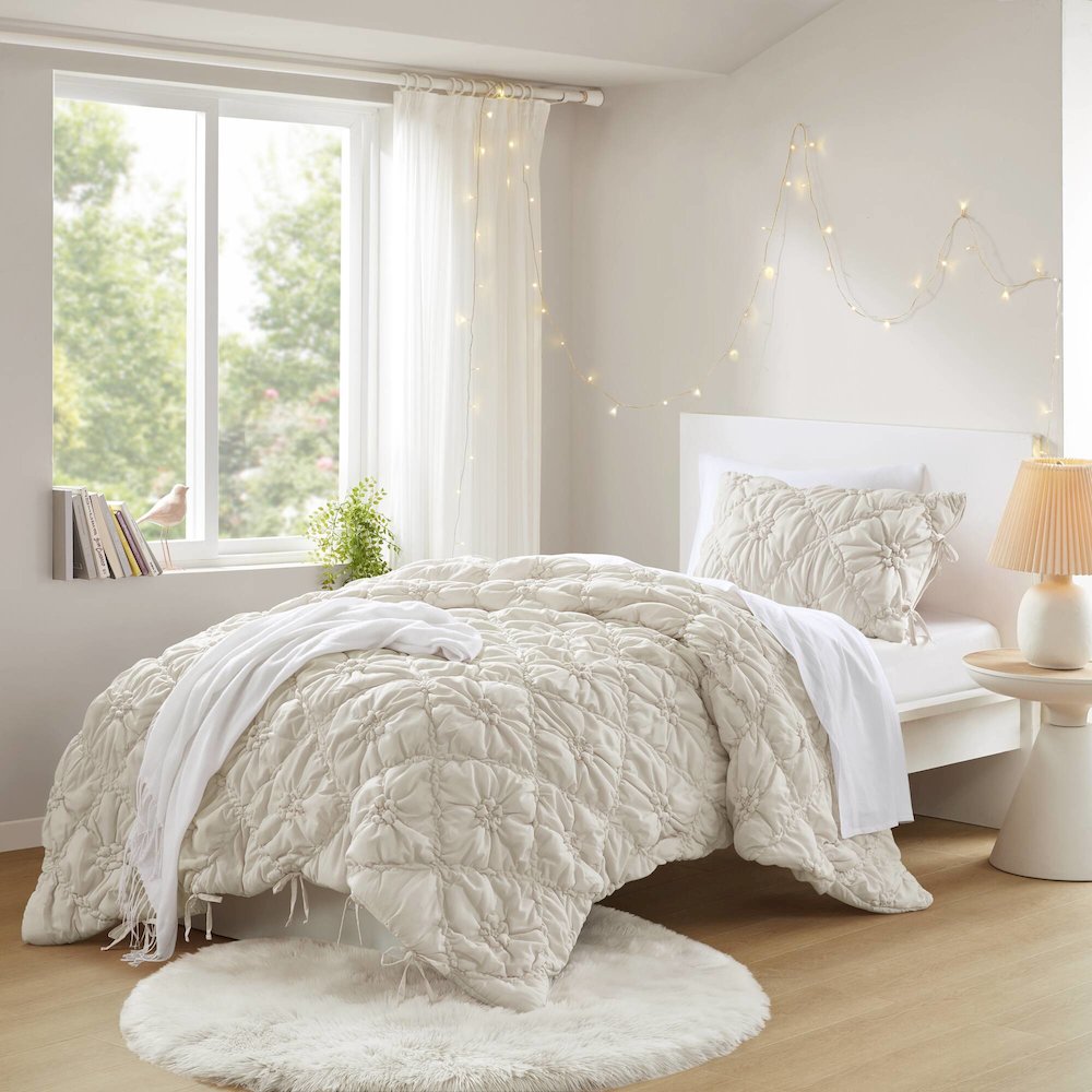 Lily 2PCS Comforter Set, Ivory color. Picture 2