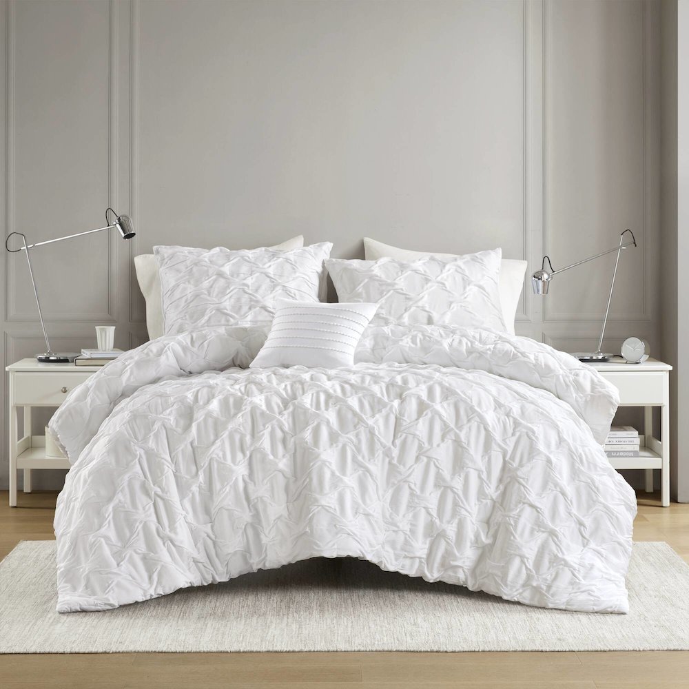 Bailey Diamond Pucker Woven Comforter Set, White color. Picture 1