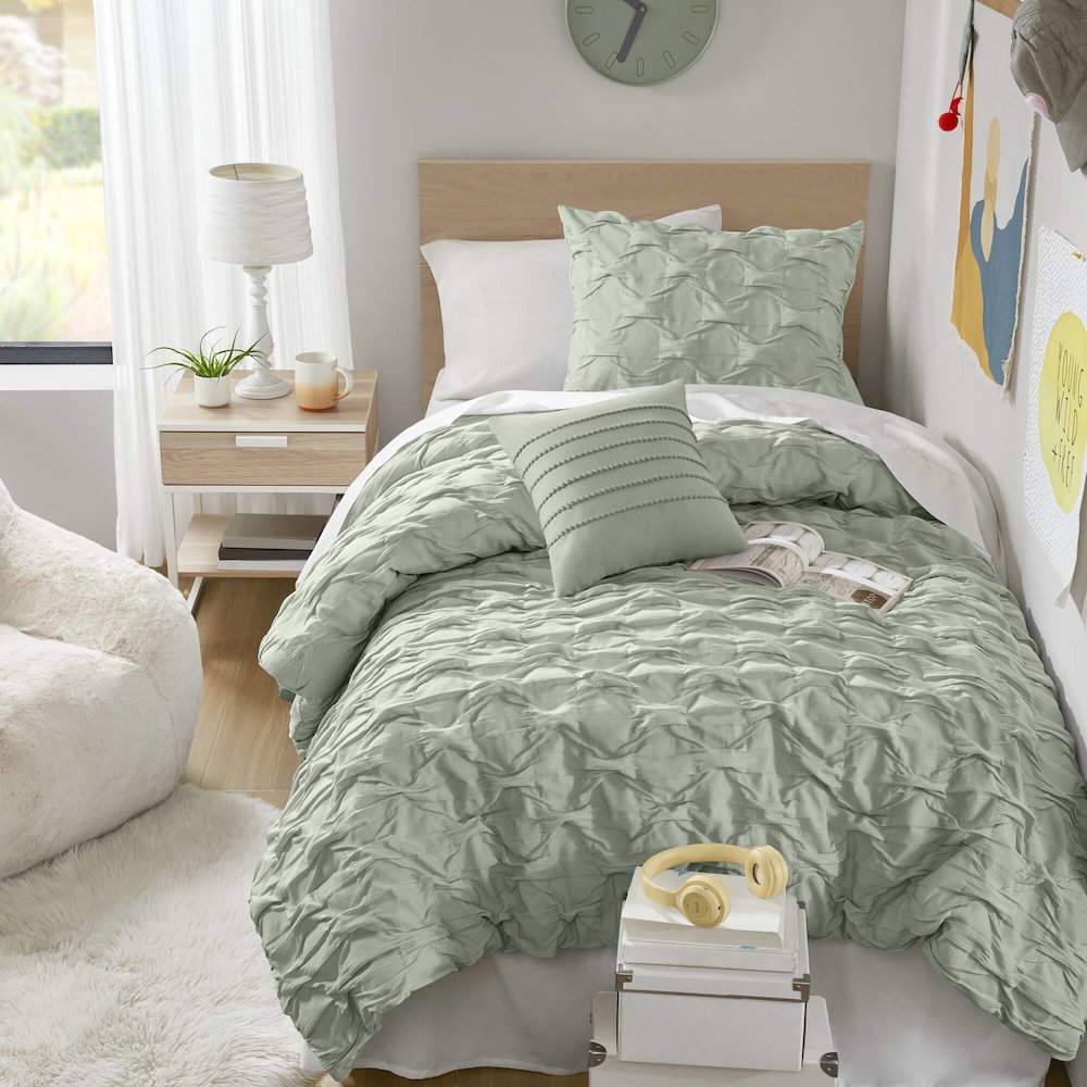 Bailey Diamond Pucker Woven Comforter Set, Green color. Picture 1