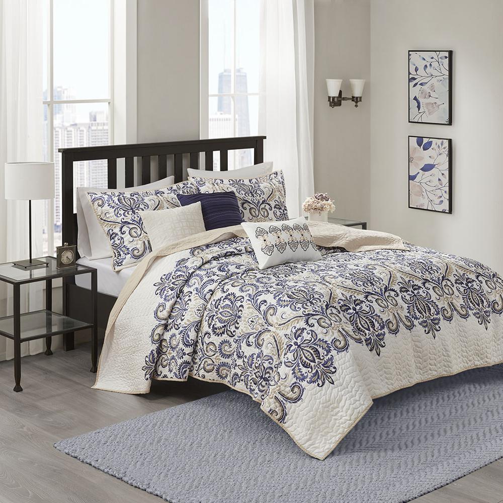 6 Piece Reversible Quilt Set with Throw Pillows. Picture 4