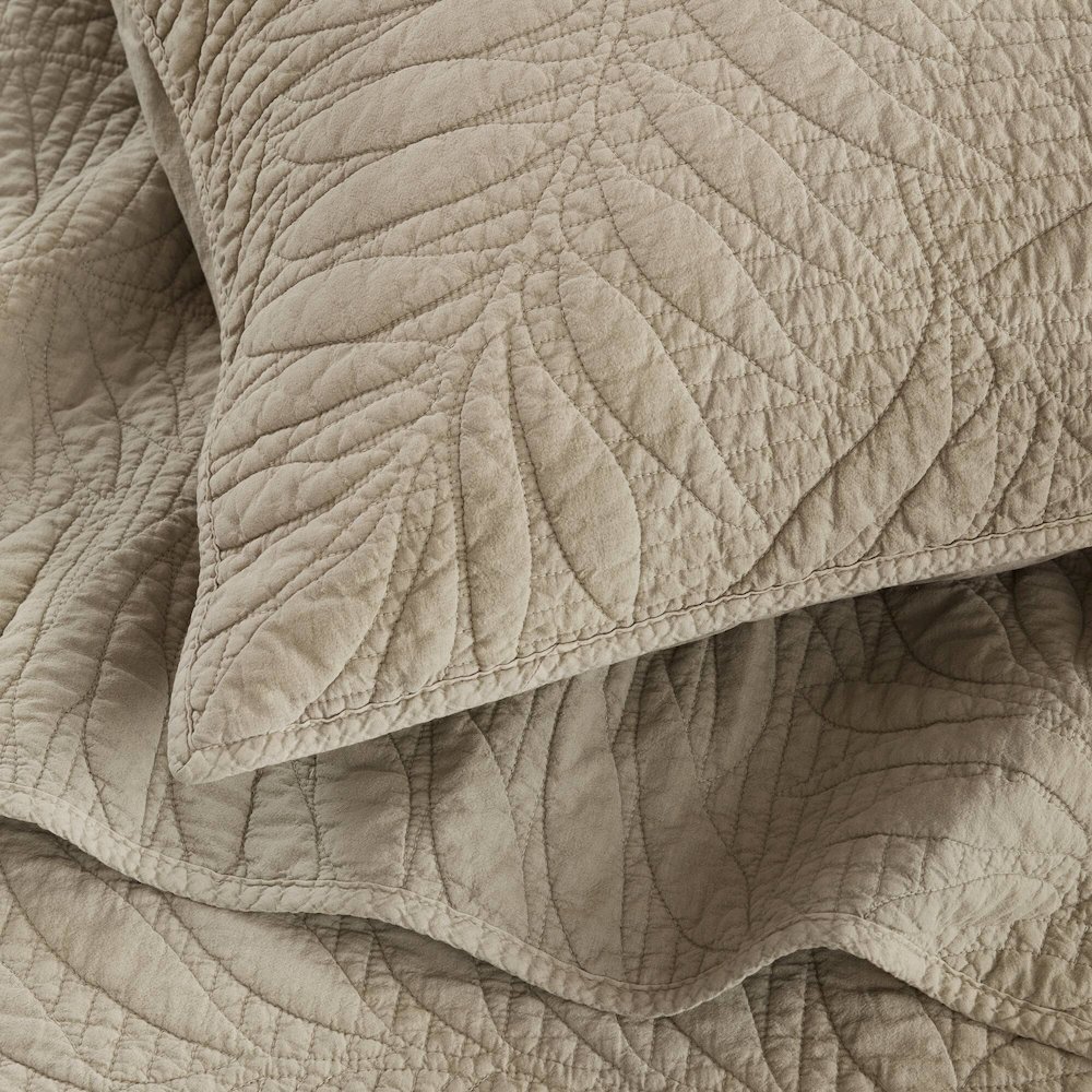 Botanical Leaves 3 Piece Cotton Quilt Set. Picture 3