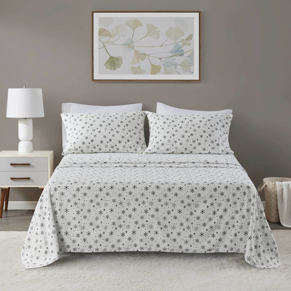 Cozy Flannel 100% Cotton Flannel Printed Sheet Set, Black Snowflakes color. Picture 3